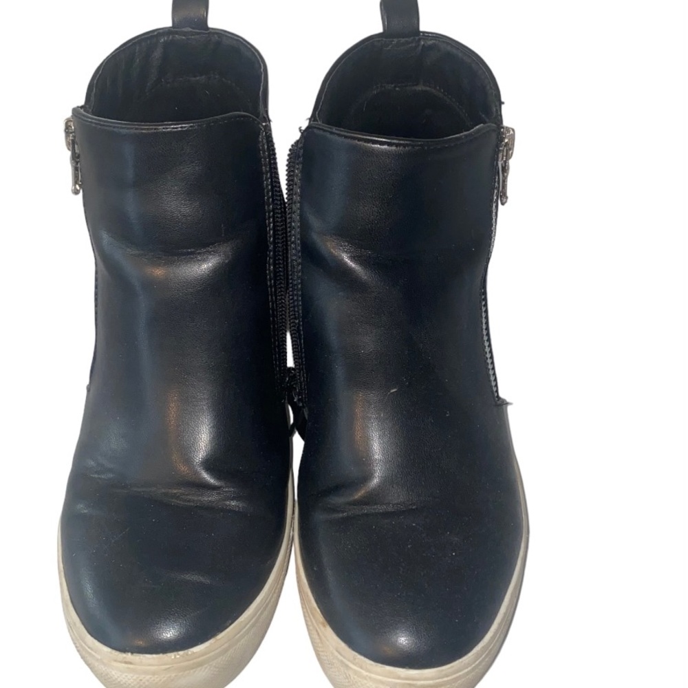 Black wedge sneakers